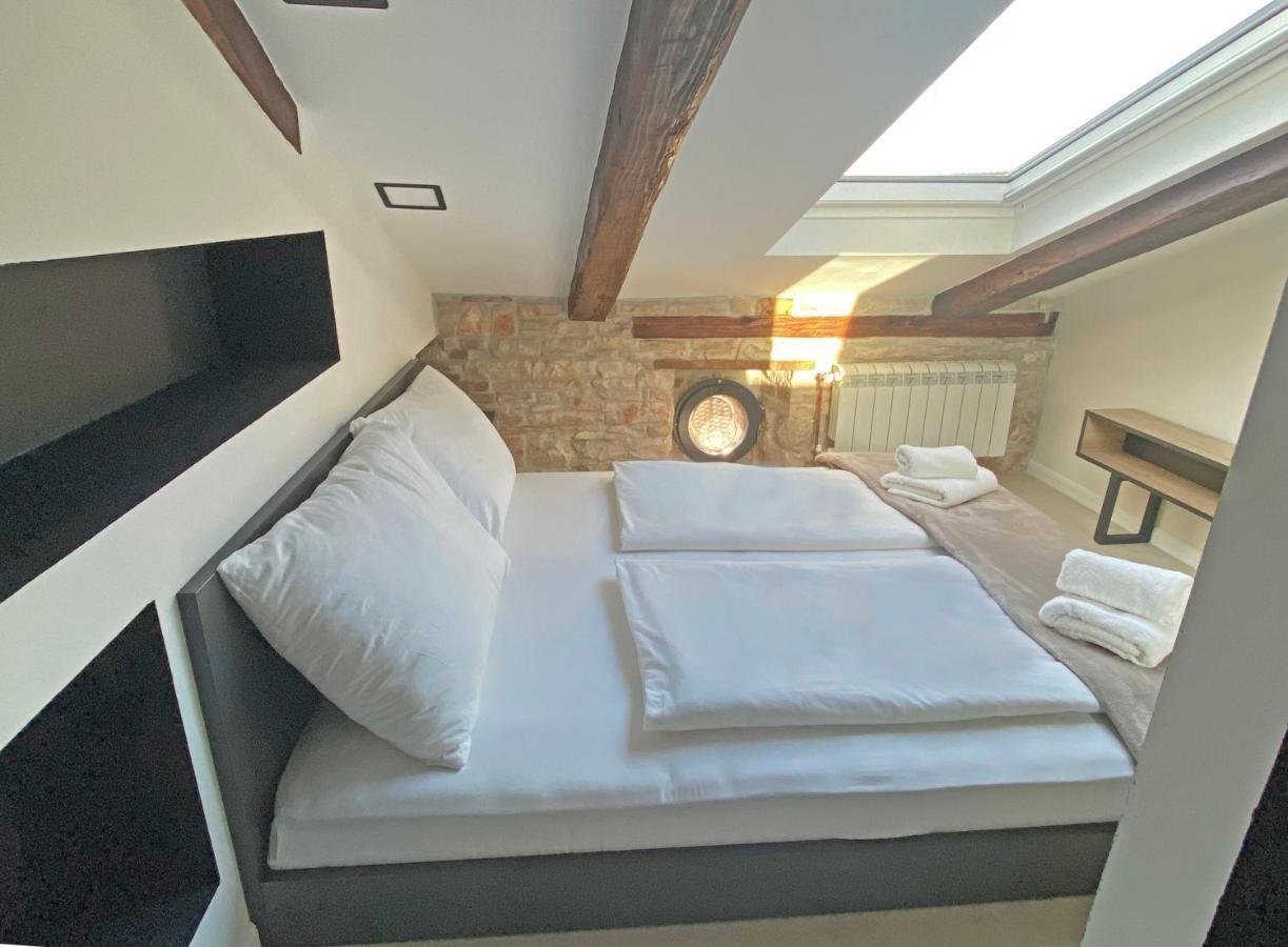 Castropola Views With Private Parking Apartamento Exterior foto