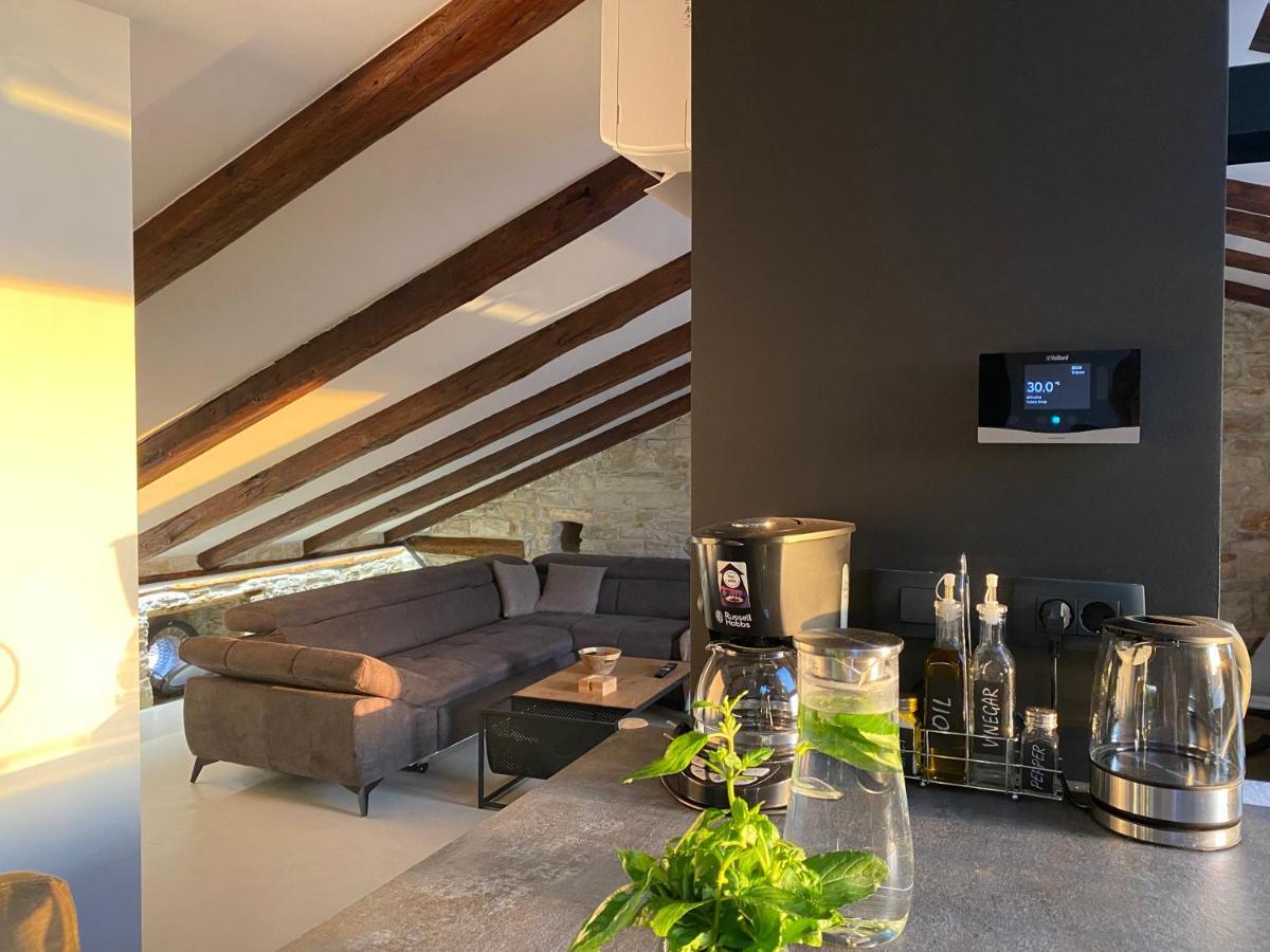 Castropola Views With Private Parking Apartamento Exterior foto