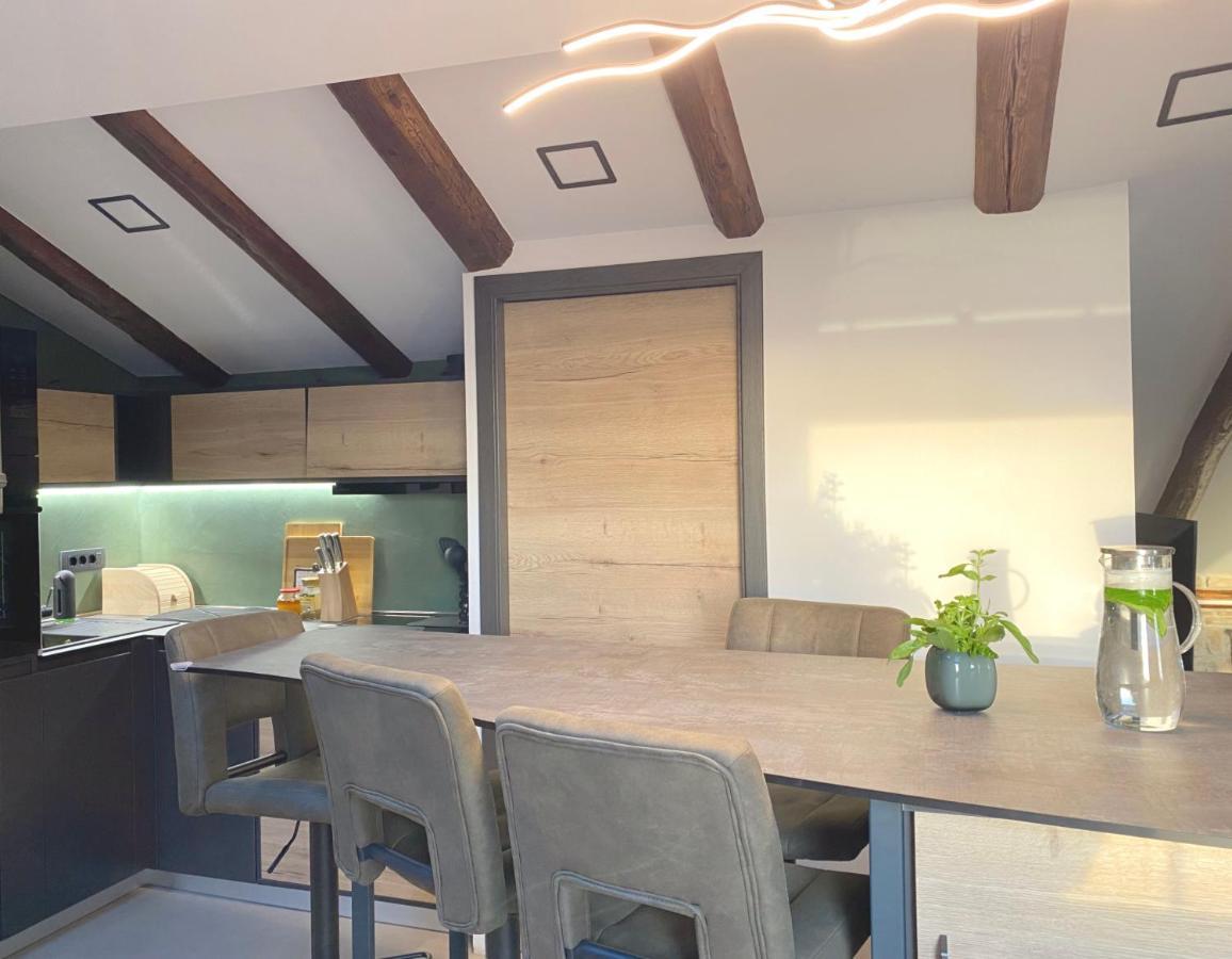 Castropola Views With Private Parking Apartamento Exterior foto